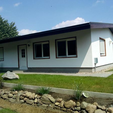 Behaglicher Bungalow Fuer Mensch Und Hund Barkhagen エクステリア 写真