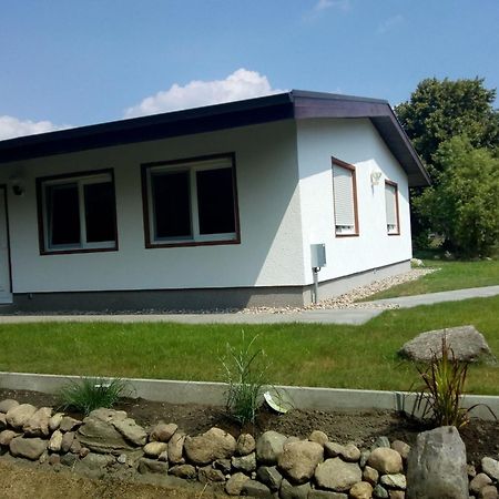 Behaglicher Bungalow Fuer Mensch Und Hund Barkhagen エクステリア 写真