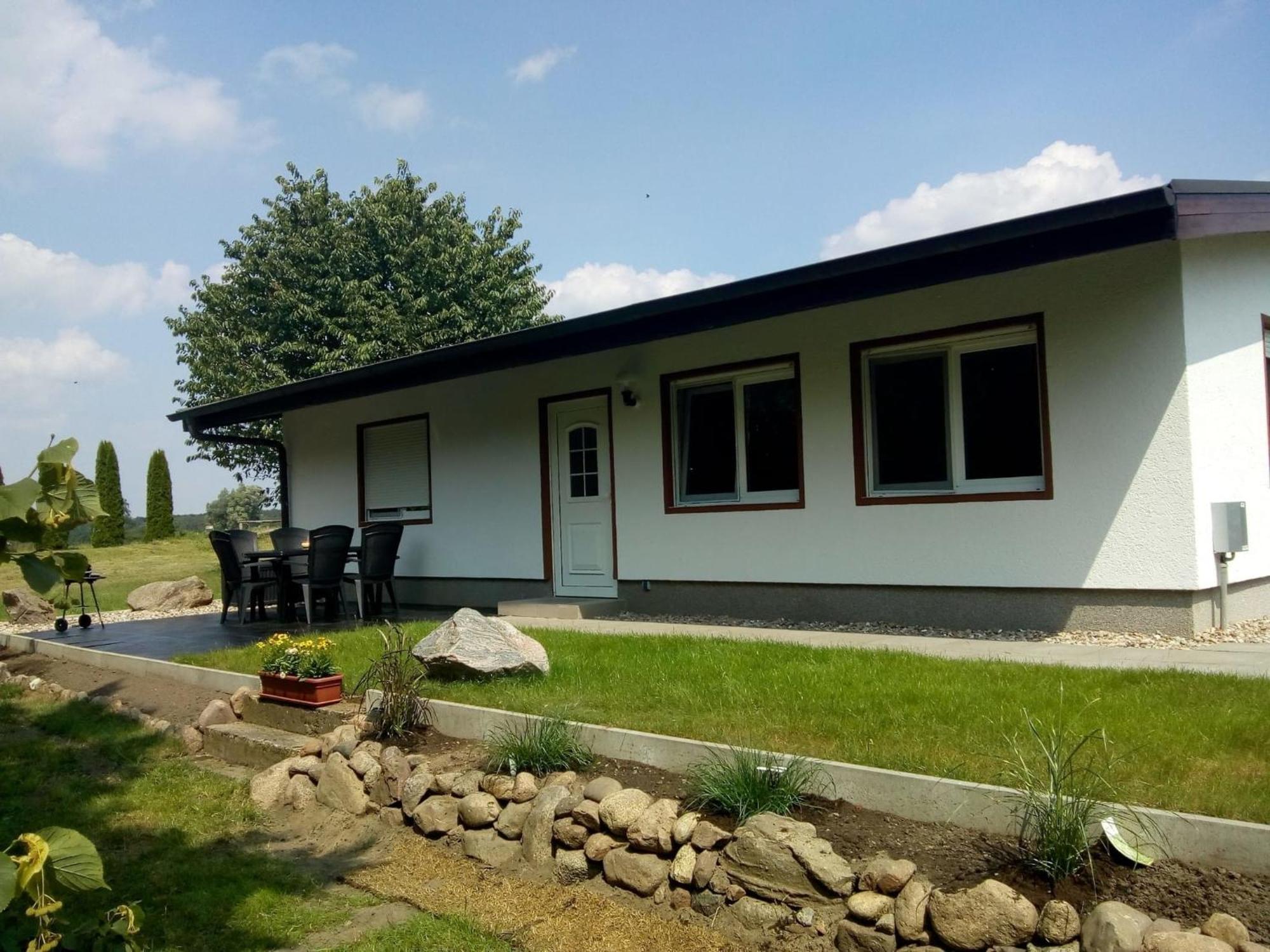 Behaglicher Bungalow Fuer Mensch Und Hund Barkhagen エクステリア 写真