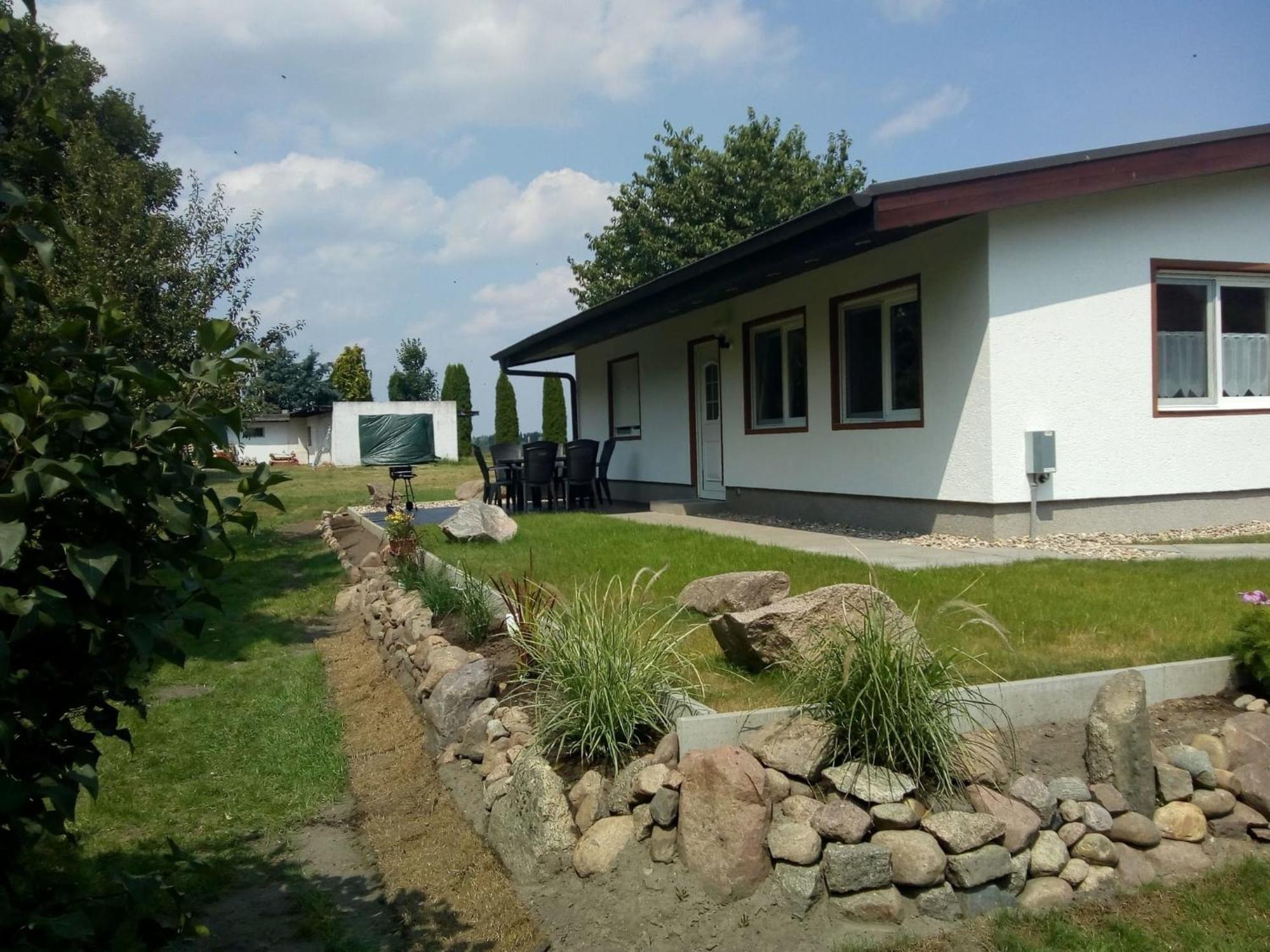 Behaglicher Bungalow Fuer Mensch Und Hund Barkhagen エクステリア 写真