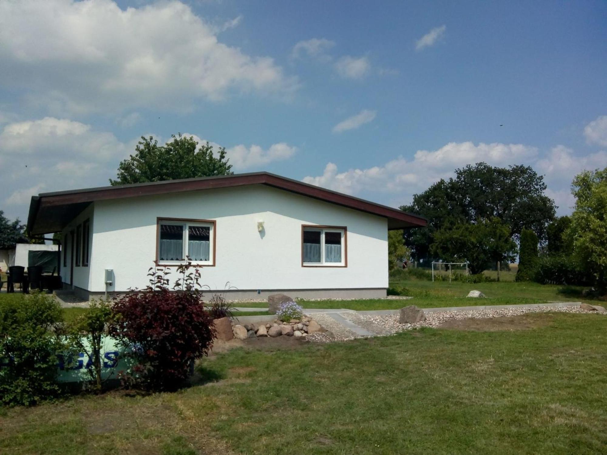 Behaglicher Bungalow Fuer Mensch Und Hund Barkhagen エクステリア 写真