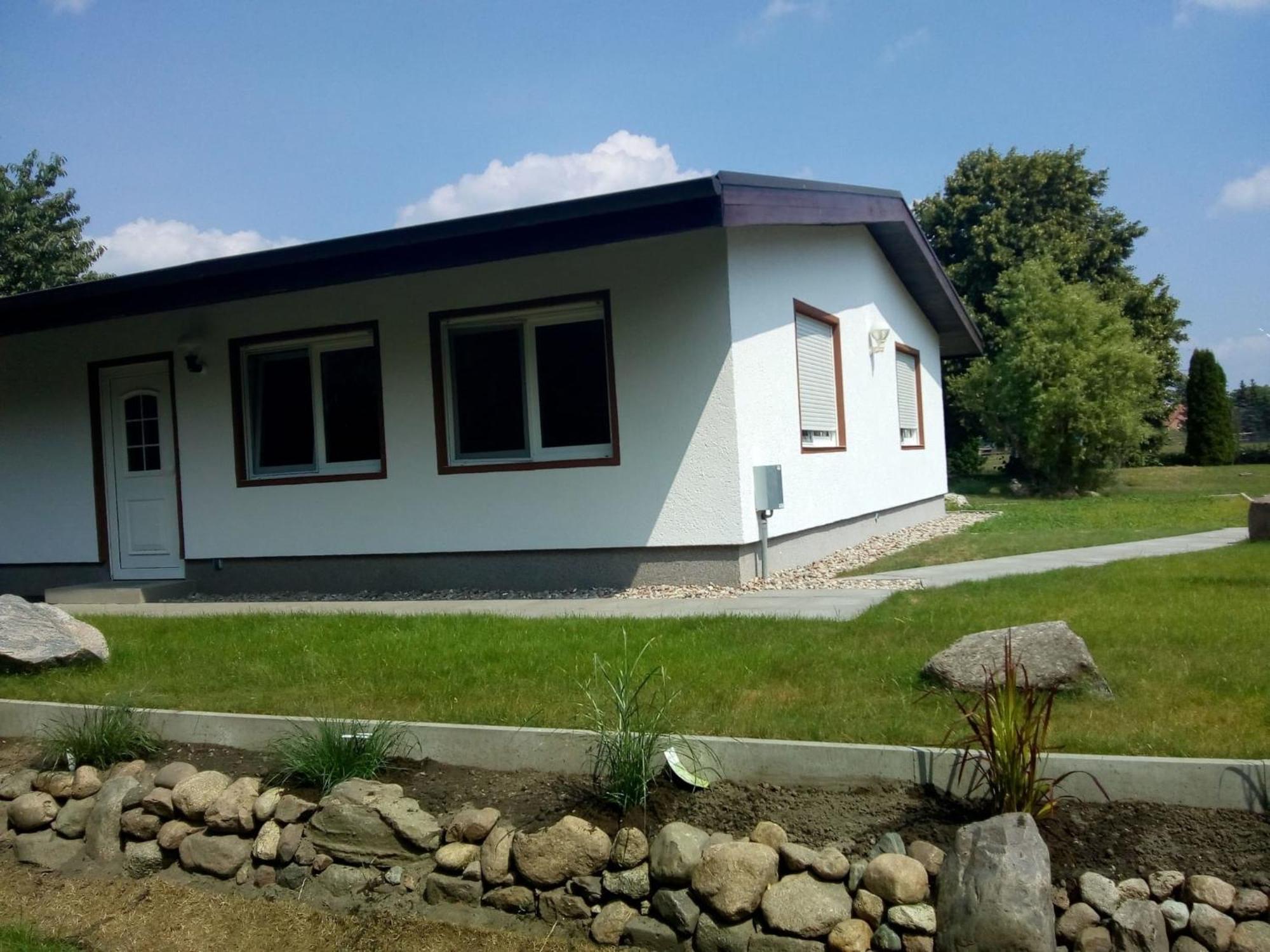 Behaglicher Bungalow Fuer Mensch Und Hund Barkhagen エクステリア 写真