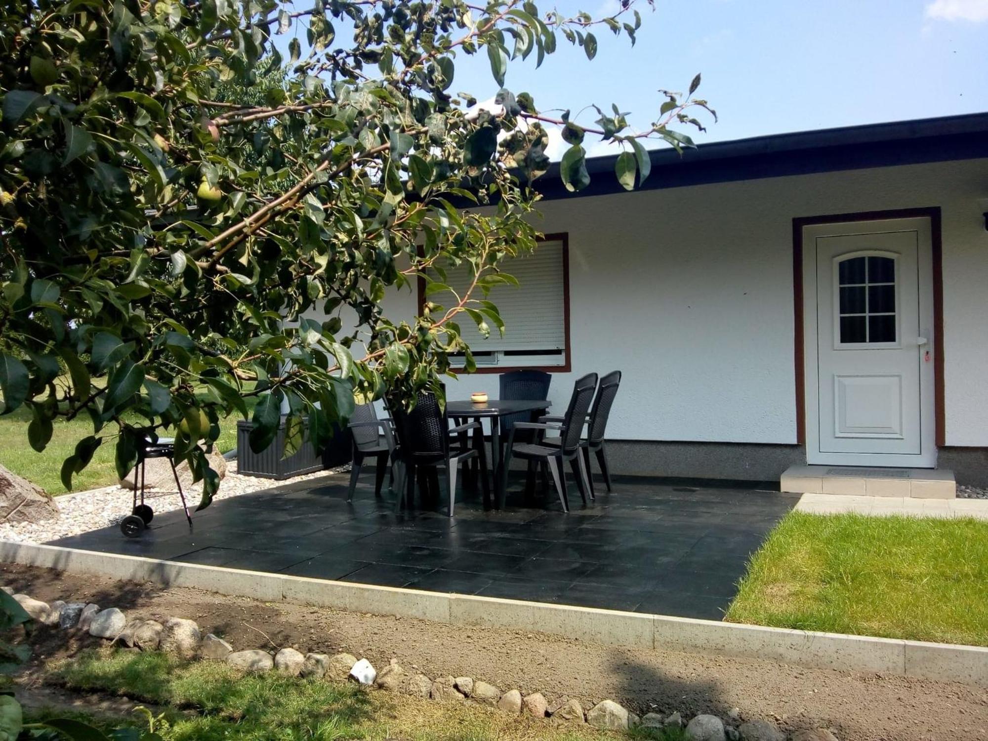 Behaglicher Bungalow Fuer Mensch Und Hund Barkhagen エクステリア 写真